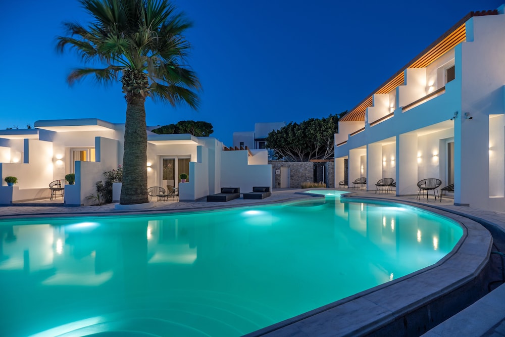 Omnia Mykonos Boutique Hotel & Suites — Swimming pool in Ornos, South Aegean