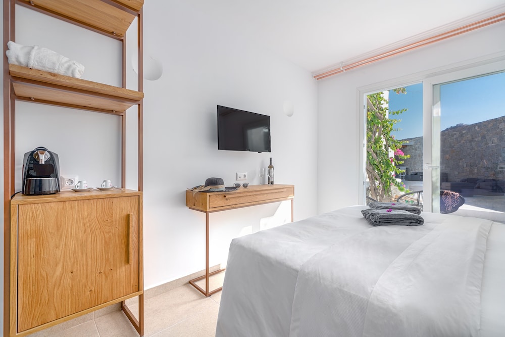 Omnia Mykonos Boutique Hotel & Suites — Hotel rooms in Ornos, South Aegean