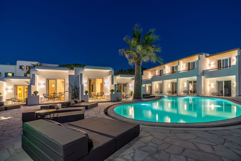 Omnia Mykonos Boutique Hotel & Suites — Swimming pool in Ornos, South Aegean