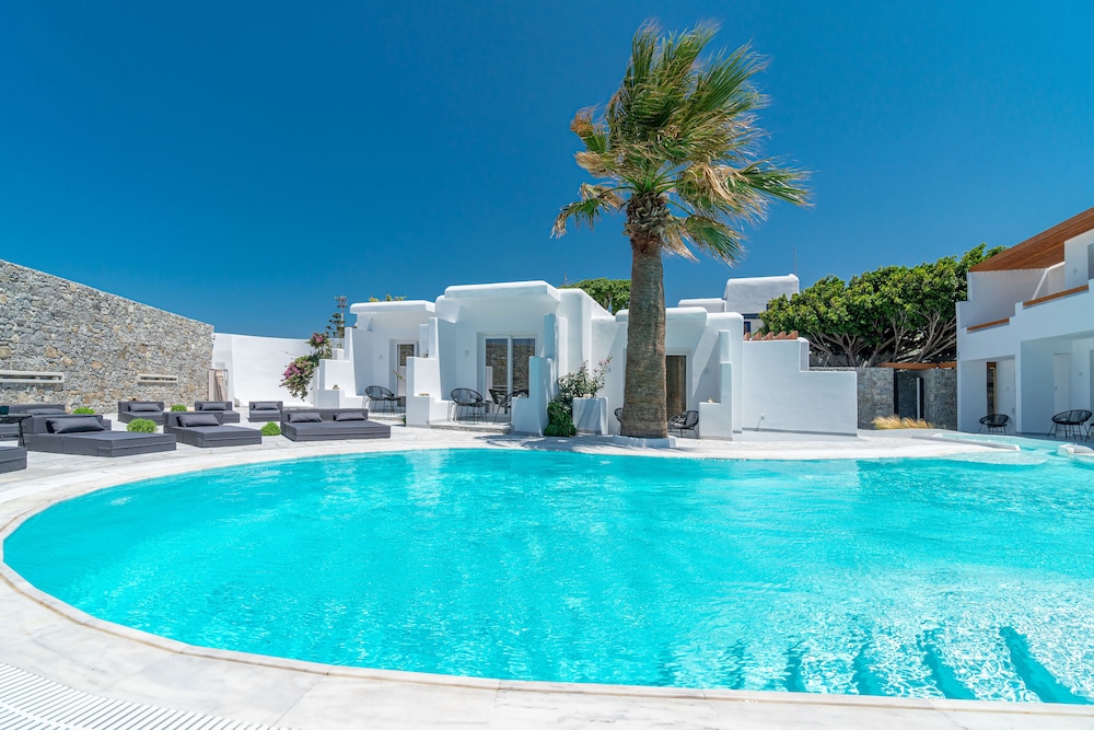 Omnia Mykonos Boutique Hotel & Suites — Swimming pool in Ornos, South Aegean