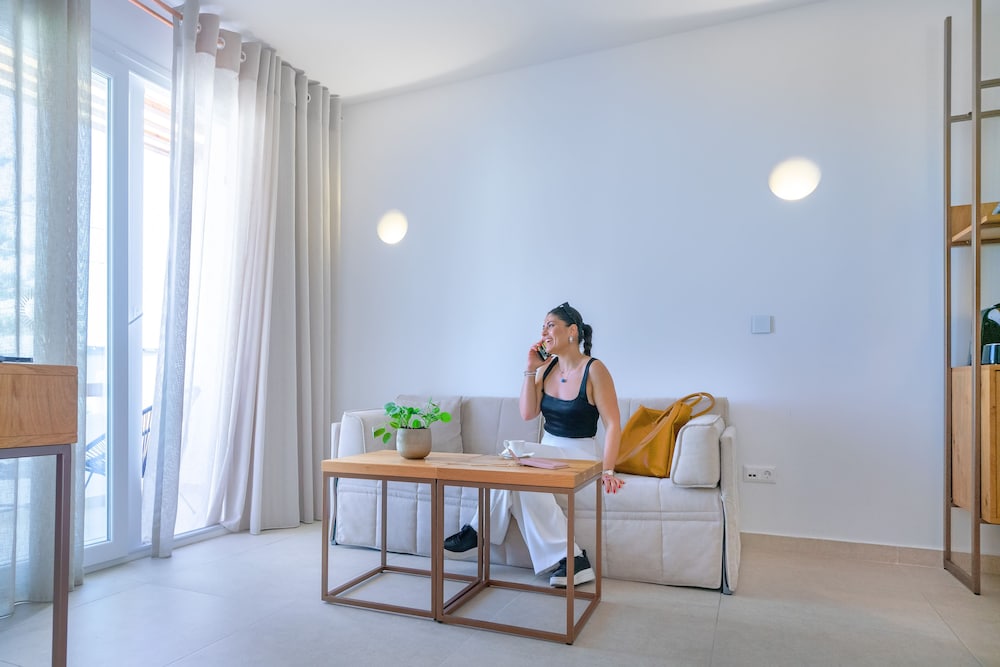 Omnia Mykonos Boutique Hotel & Suites — Hotel rooms in Ornos, South Aegean