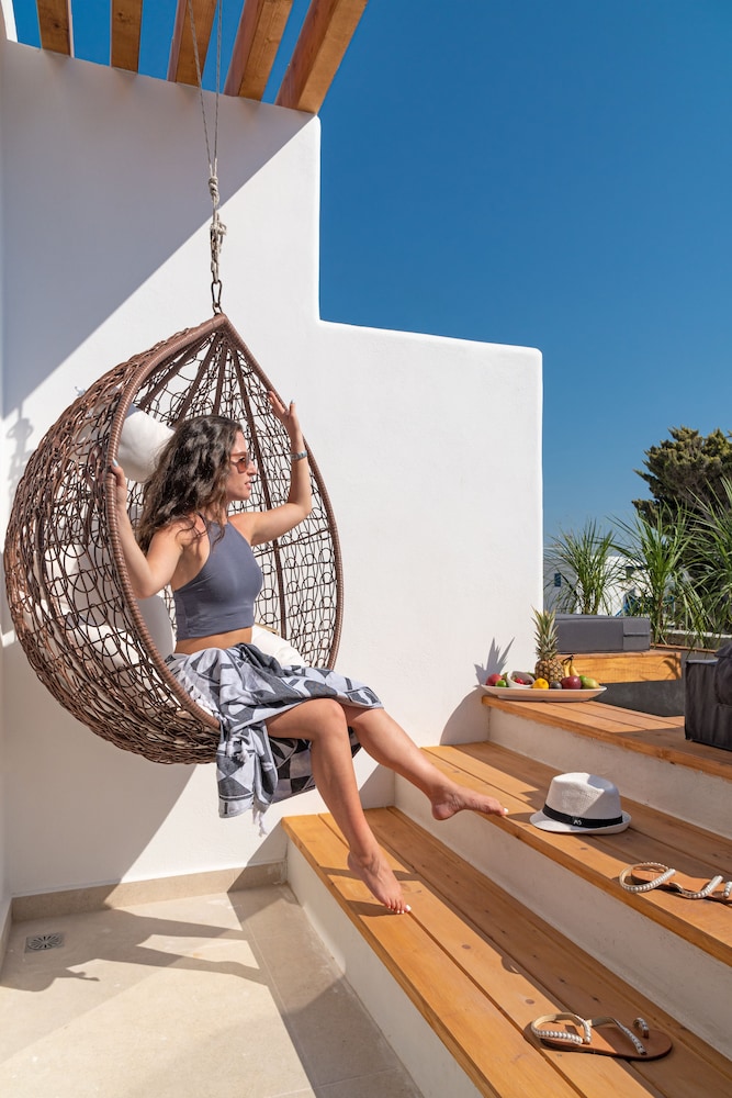 Omnia Mykonos Boutique Hotel & Suites — Hotel building in Ornos, South Aegean