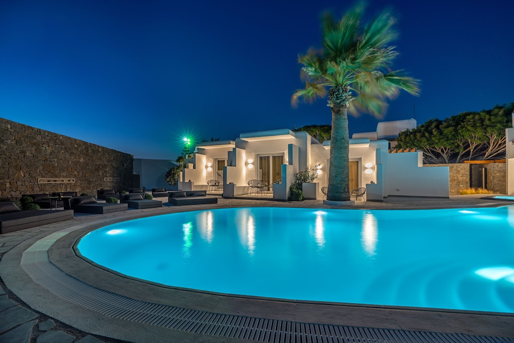 Omnia Mykonos Boutique Hotel & Suites — Swimming pool in Ornos, South Aegean