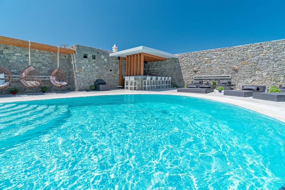 Omnia Mykonos Boutique Hotel & Suites — Swimming pool in Ornos, South Aegean