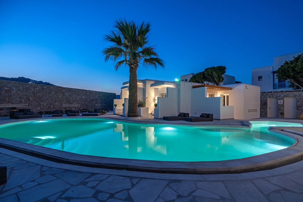 Omnia Mykonos Boutique Hotel & Suites — Swimming pool in Ornos, South Aegean
