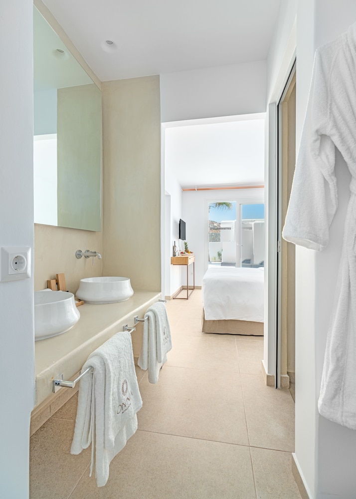 Omnia Mykonos Boutique Hotel & Suites — Hotel rooms in Ornos, South Aegean