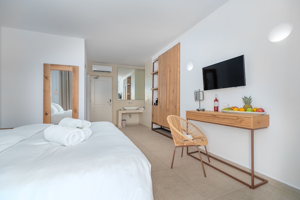 Omnia Mykonos Boutique Hotel & Suites — Hotel rooms in Ornos, South Aegean