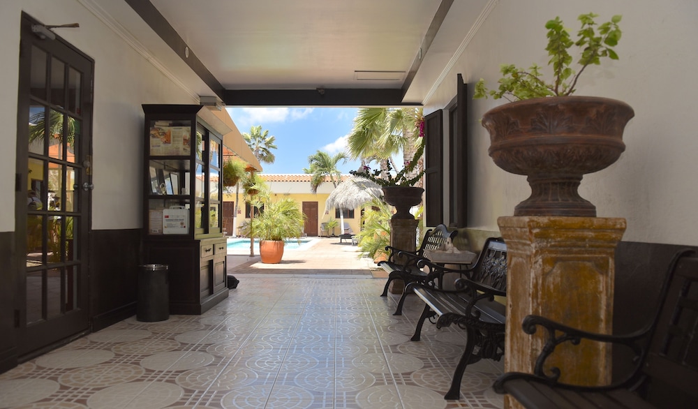 Arubiana Inn — Swimming pool in Noord, Aruba