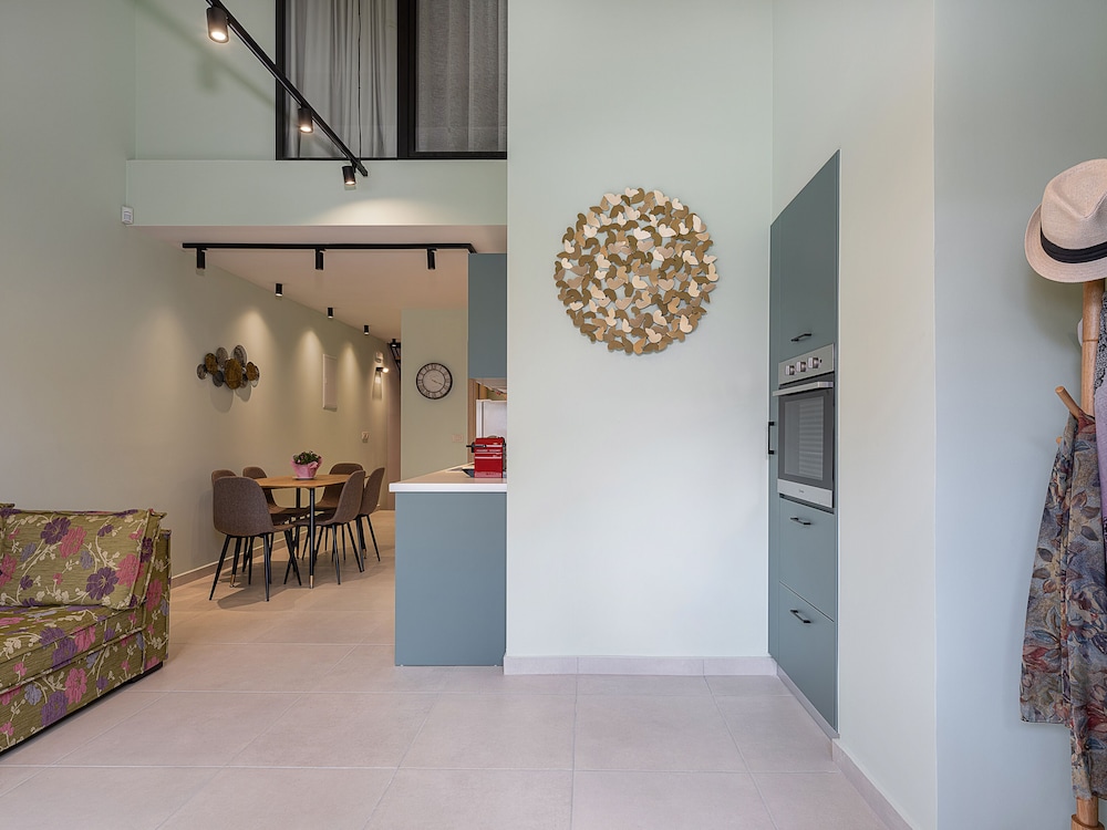 M City Hotel — Hotel building in Chania