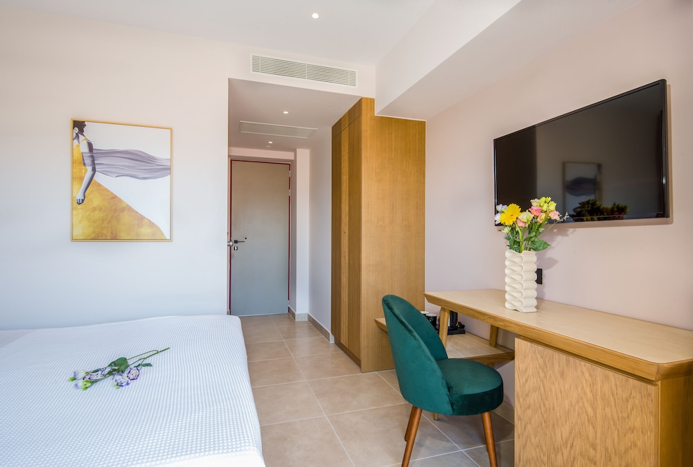 M City Hotel — Hotel rooms in Chania