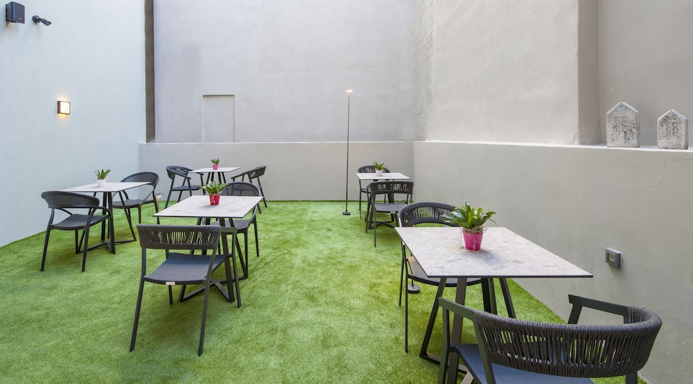 M City Hotel — Restaurant & bars in Chania