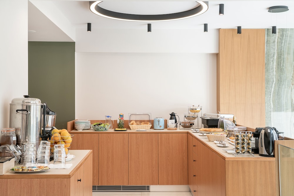 M City Hotel — Restaurant & bars in Chania