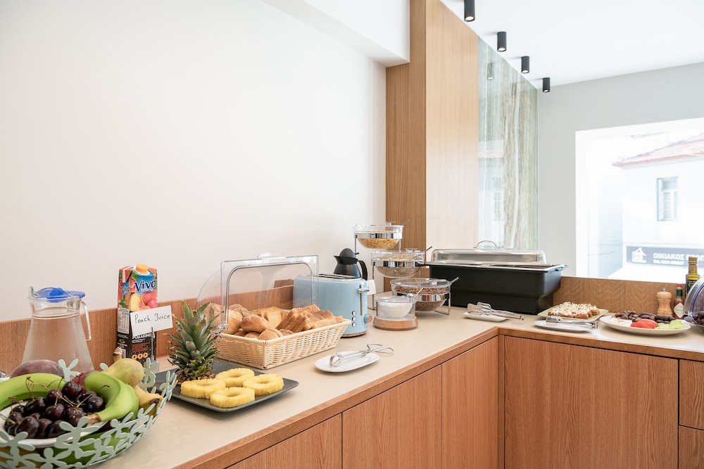 M City Hotel — Restaurant & bars in Chania