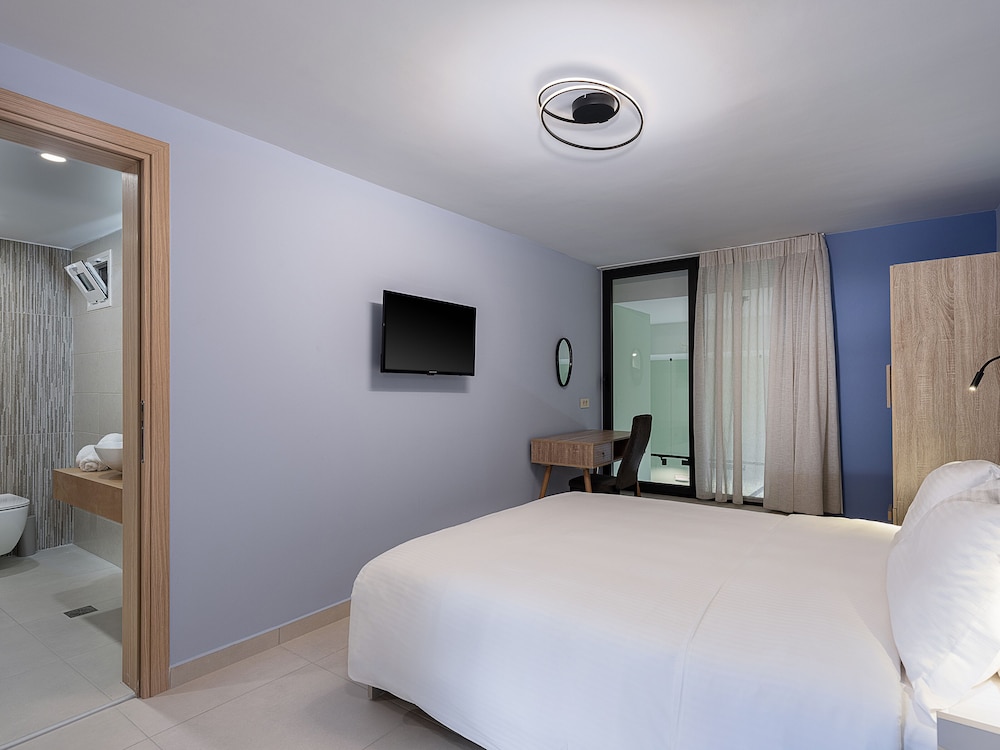 M City Hotel — Hotel rooms in Chania