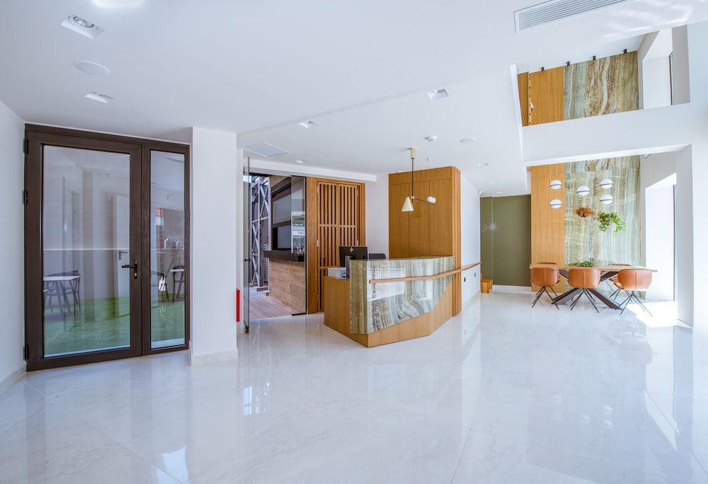 M City Hotel — Hotel building in Chania