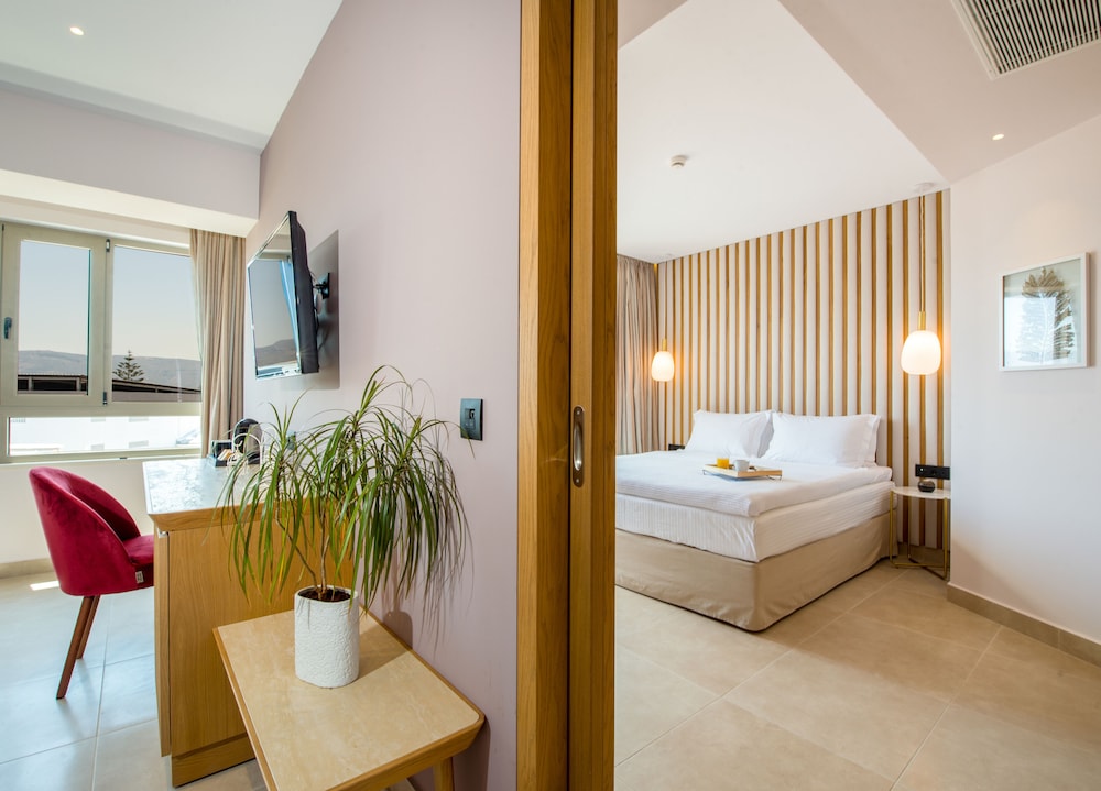 M City Hotel — Hotel rooms in Chania