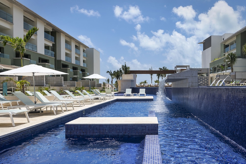 Catalonia Grand Costa Mujeres All Suites & Spa - All Inclusive — Swimming pool in Playa Mujeres, Quintana Roo
