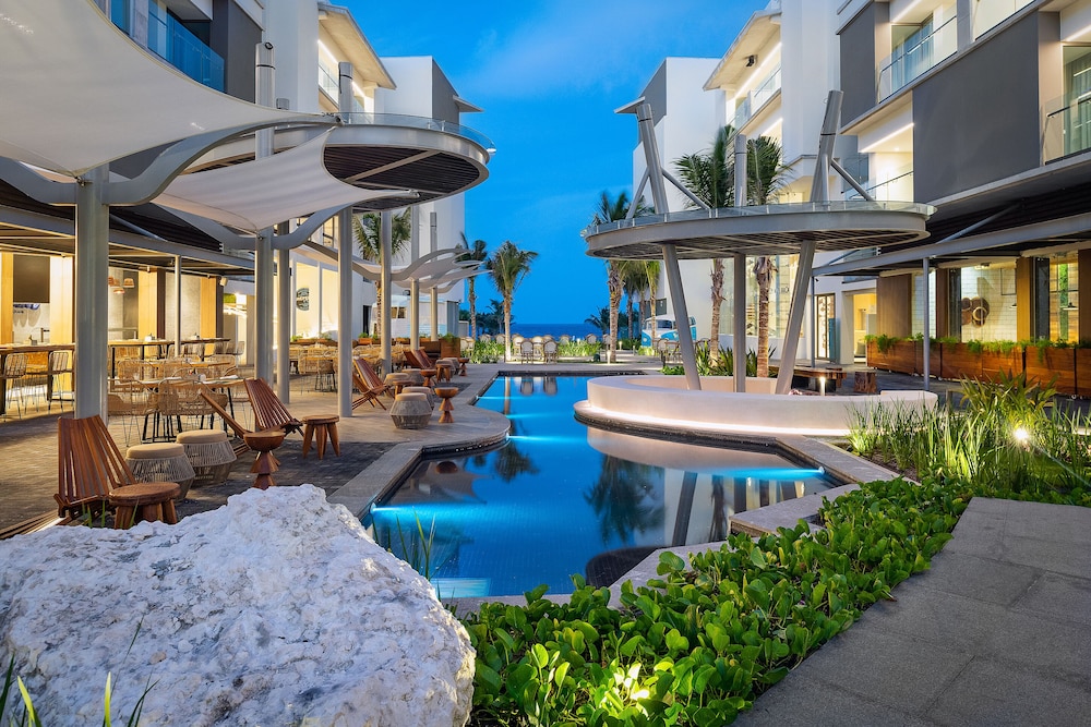 Catalonia Grand Costa Mujeres All Suites & Spa - All Inclusive — Swimming pool in Playa Mujeres, Quintana Roo