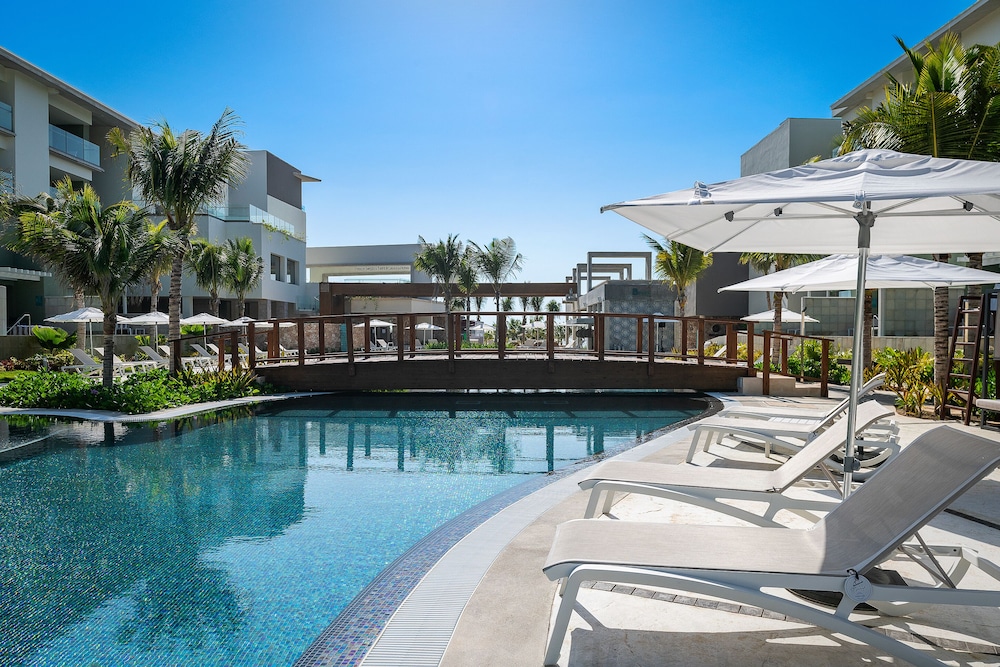 Catalonia Grand Costa Mujeres All Suites & Spa - All Inclusive — Swimming pool in Playa Mujeres, Quintana Roo