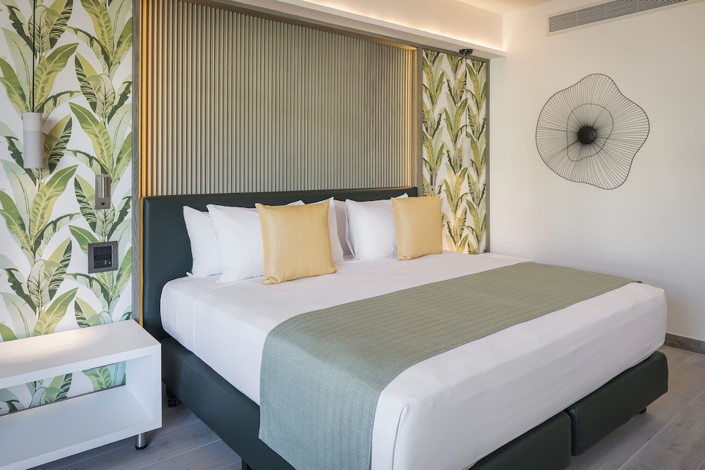 Catalonia Grand Costa Mujeres All Suites & Spa - All Inclusive — Hotel rooms in Playa Mujeres, Quintana Roo