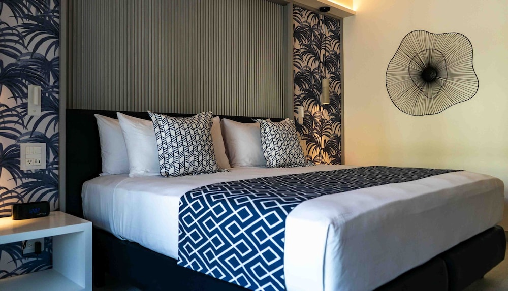 Catalonia Grand Costa Mujeres All Suites & Spa - All Inclusive — Hotel rooms in Playa Mujeres, Quintana Roo