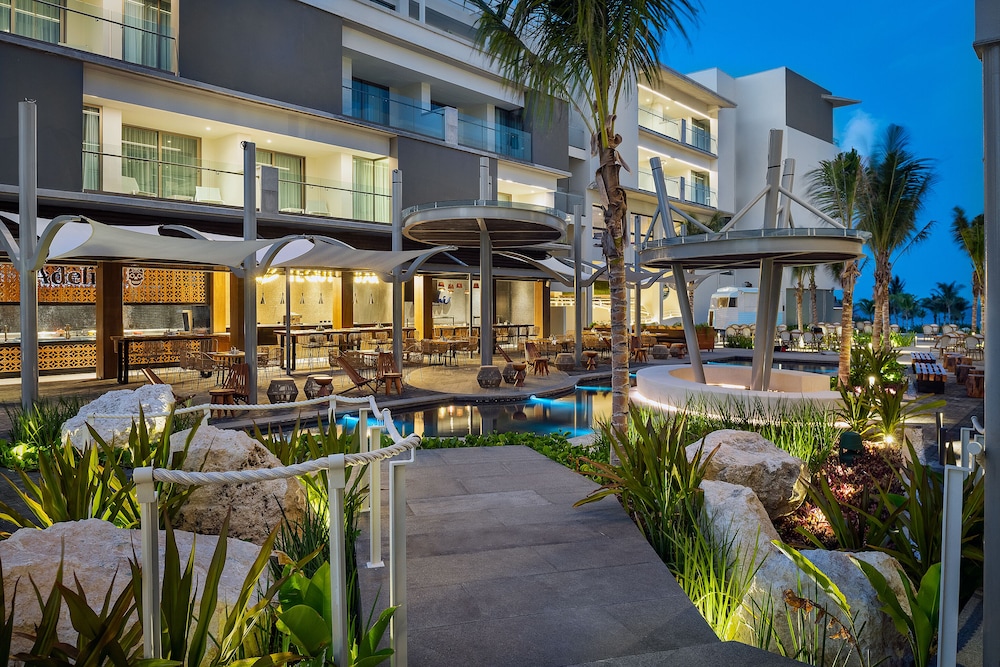 Catalonia Grand Costa Mujeres All Suites & Spa - All Inclusive — Restaurant & bars in Playa Mujeres, Quintana Roo