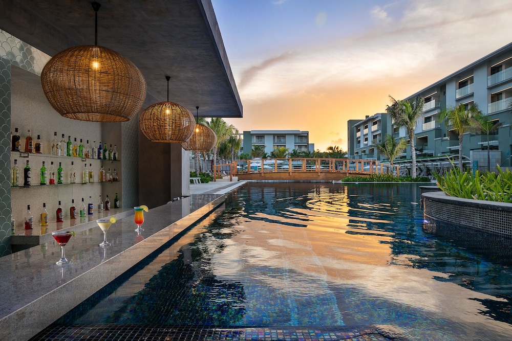 Catalonia Grand Costa Mujeres All Suites & Spa - All Inclusive — Restaurant & bars in Playa Mujeres, Quintana Roo