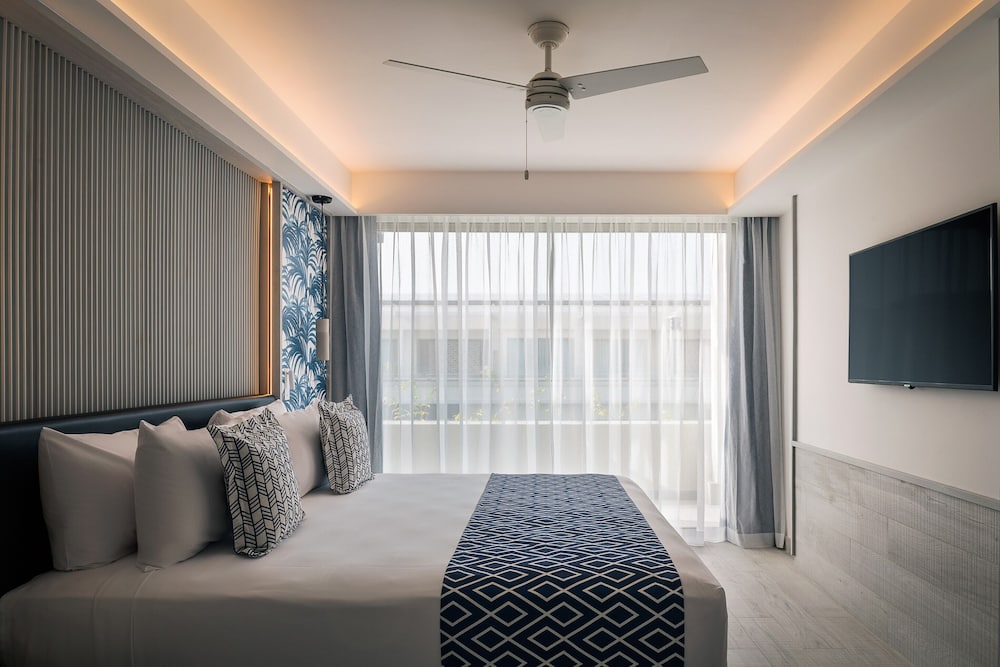 Catalonia Grand Costa Mujeres All Suites & Spa - All Inclusive — Hotel rooms in Playa Mujeres, Quintana Roo