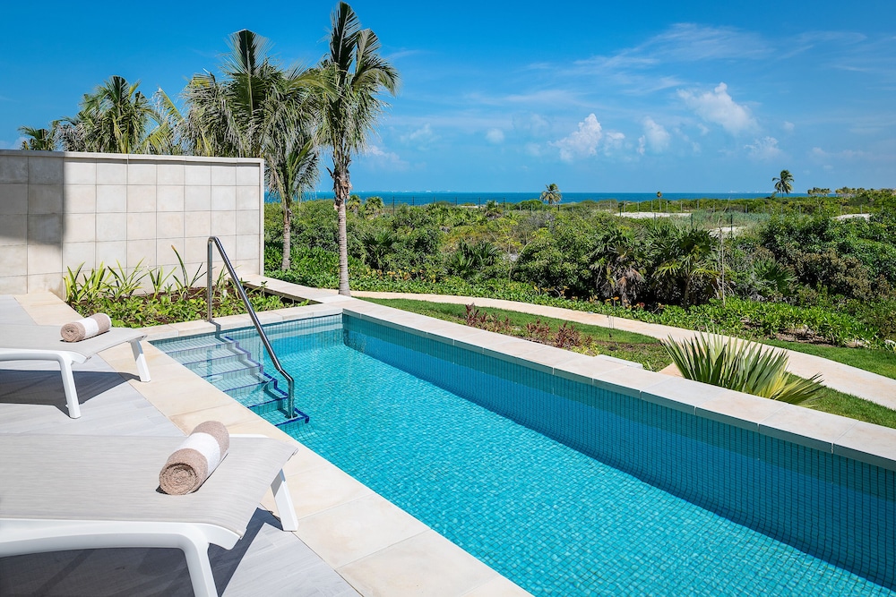 Catalonia Grand Costa Mujeres All Suites & Spa - All Inclusive — Swimming pool in Playa Mujeres, Quintana Roo