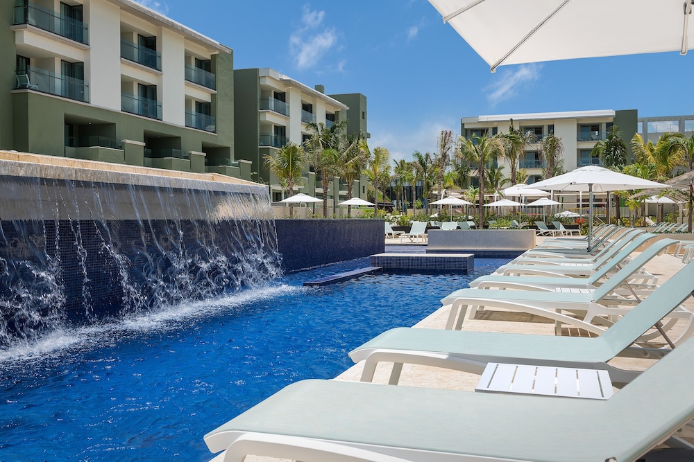 Catalonia Grand Costa Mujeres All Suites & Spa - All Inclusive — Swimming pool in Playa Mujeres, Quintana Roo