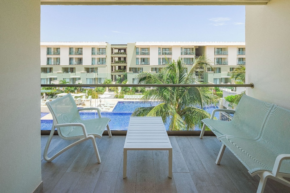 Catalonia Grand Costa Mujeres All Suites & Spa - All Inclusive — Swimming pool in Playa Mujeres, Quintana Roo
