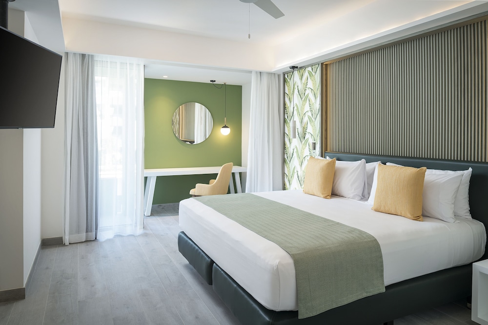 Catalonia Grand Costa Mujeres All Suites & Spa - All Inclusive — Hotel rooms in Playa Mujeres, Quintana Roo