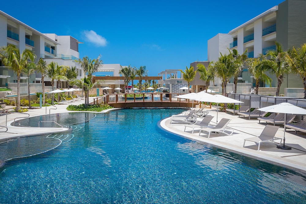 Catalonia Grand Costa Mujeres All Suites & Spa - All Inclusive — Swimming pool in Playa Mujeres, Quintana Roo