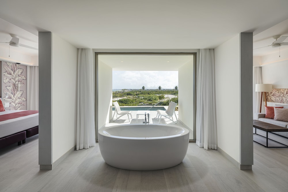 Catalonia Grand Costa Mujeres All Suites & Spa - All Inclusive — Hotel rooms in Playa Mujeres, Quintana Roo