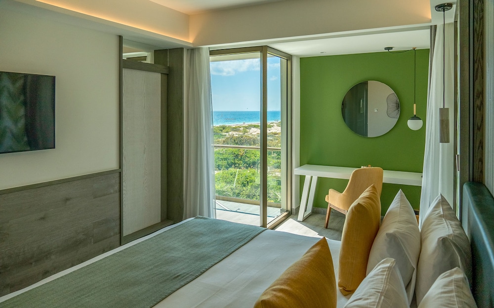 Catalonia Grand Costa Mujeres All Suites & Spa - All Inclusive — Hotel rooms in Playa Mujeres, Quintana Roo