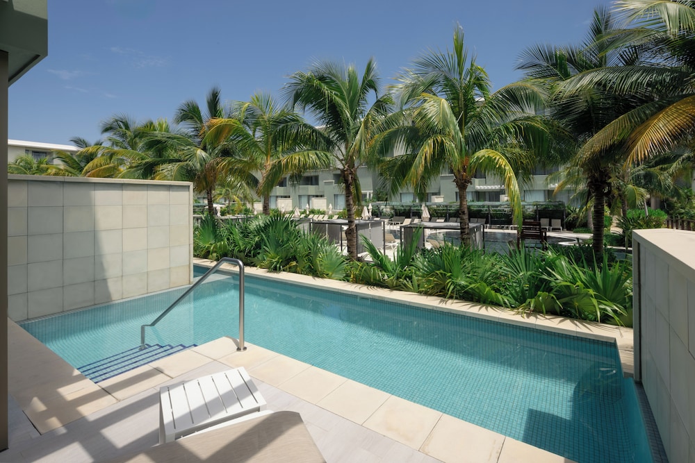 Catalonia Grand Costa Mujeres All Suites & Spa - All Inclusive — Swimming pool in Playa Mujeres, Quintana Roo