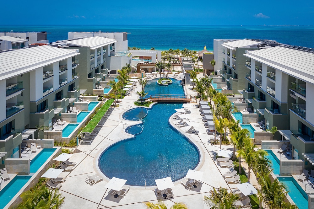 Catalonia Grand Costa Mujeres All Suites & Spa - All Inclusive — Swimming pool in Playa Mujeres, Quintana Roo