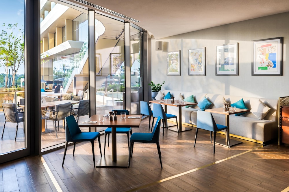 JA Lake View Hotel, Dubai — Restaurant & bars in Dubai