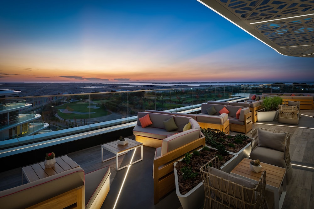 JA Lake View Hotel, Dubai — Restaurant & bars in Dubai