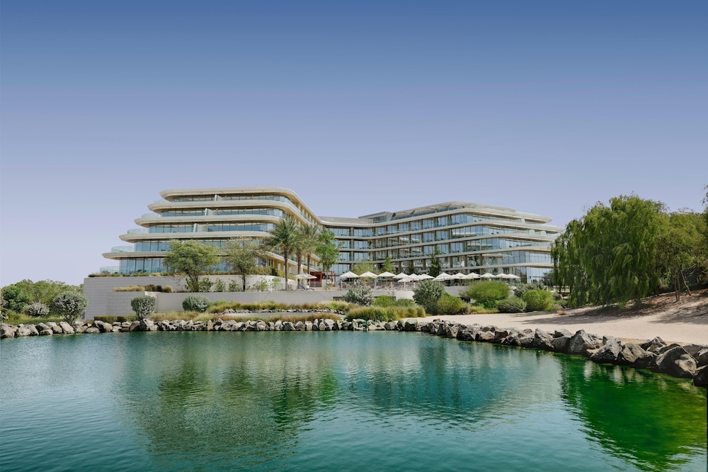 JA Lake View Hotel, Dubai — Main photo in Dubai