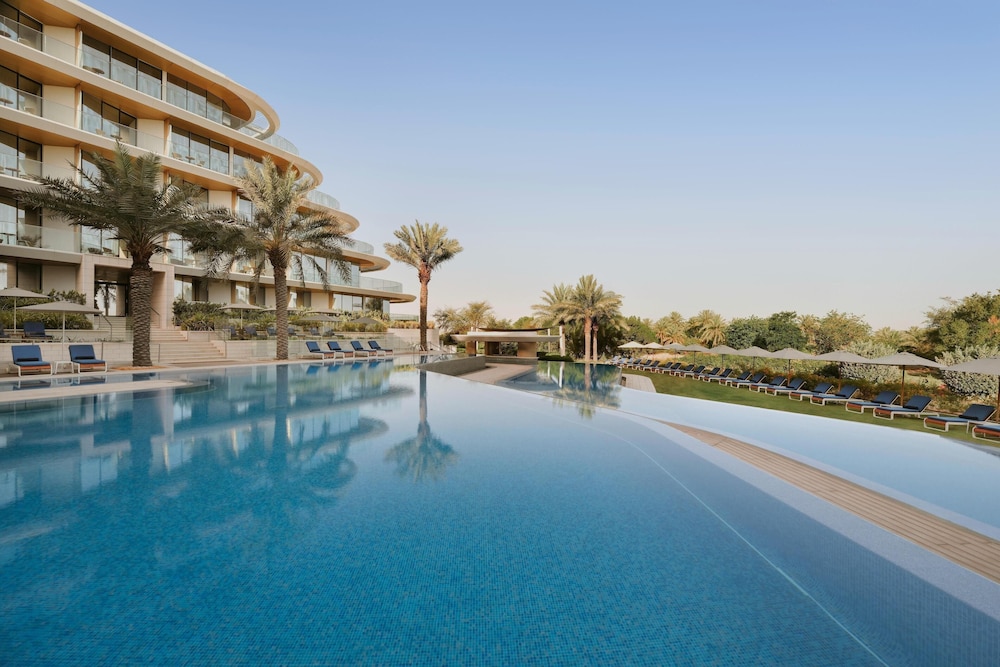 JA Lake View Hotel, Dubai — Swimming pool in Dubai