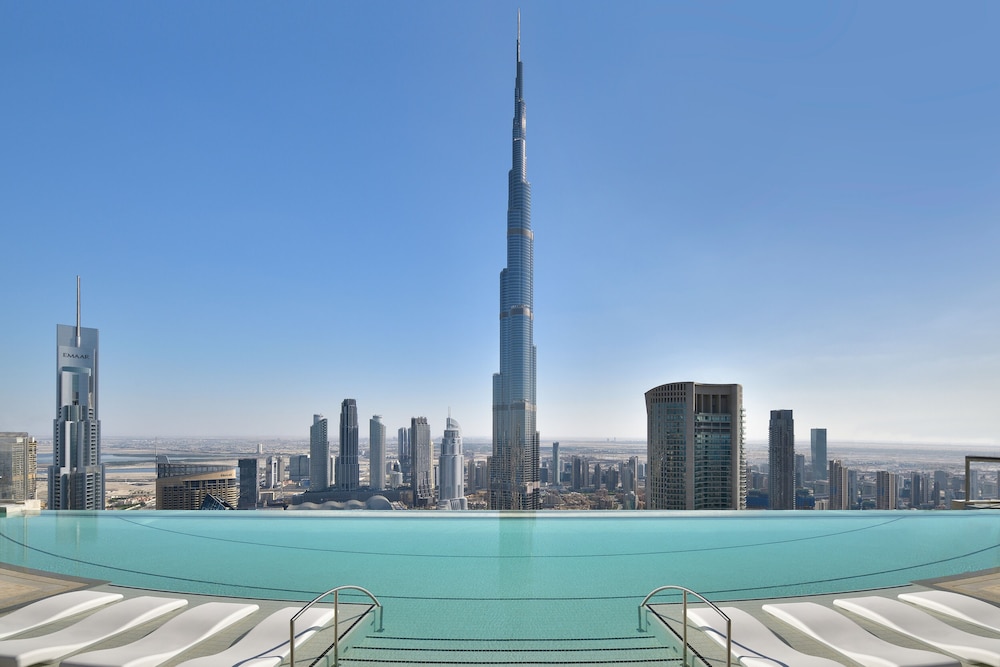 Address Sky View, Downtown Dubai — Swimming pool in Dubai