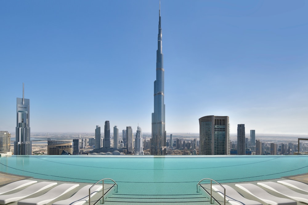 Address Sky View, Downtown Dubai — Swimming pool in Dubai