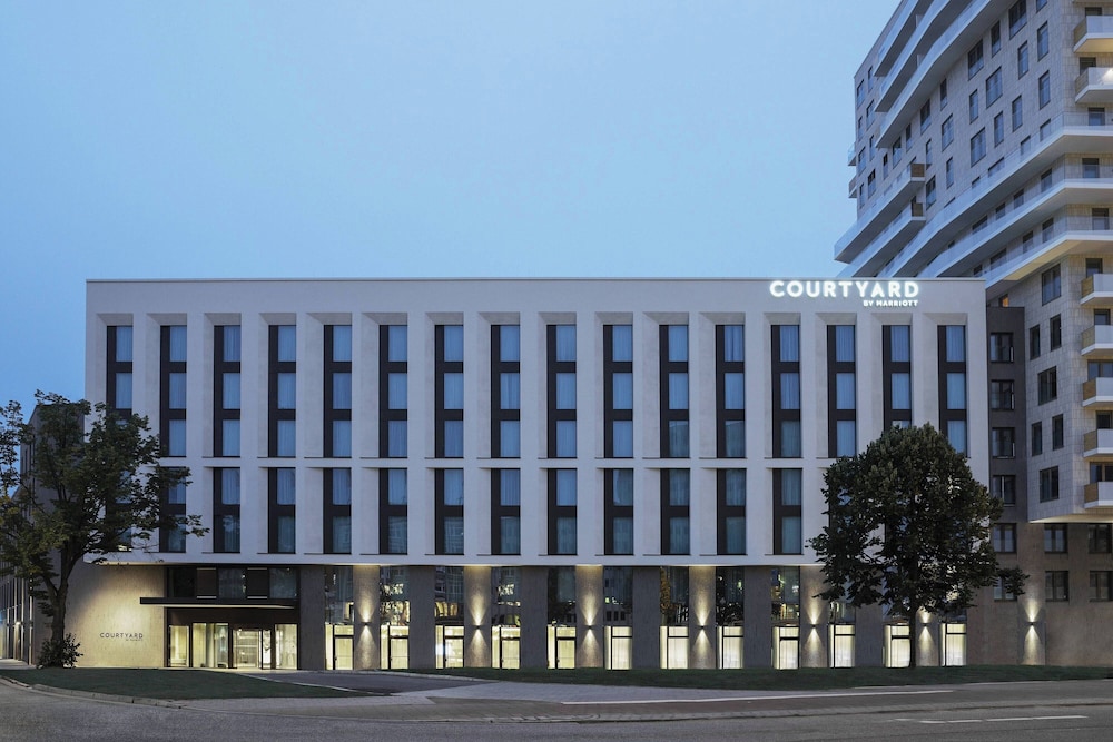 Courtyard by Marriott Hamburg City - zdjęcie 2