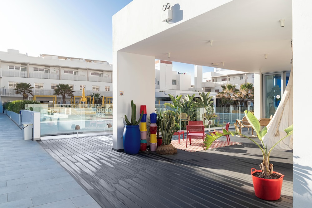 Buendía Corralejo — Swimming pool in Corralejo, Canary Islands