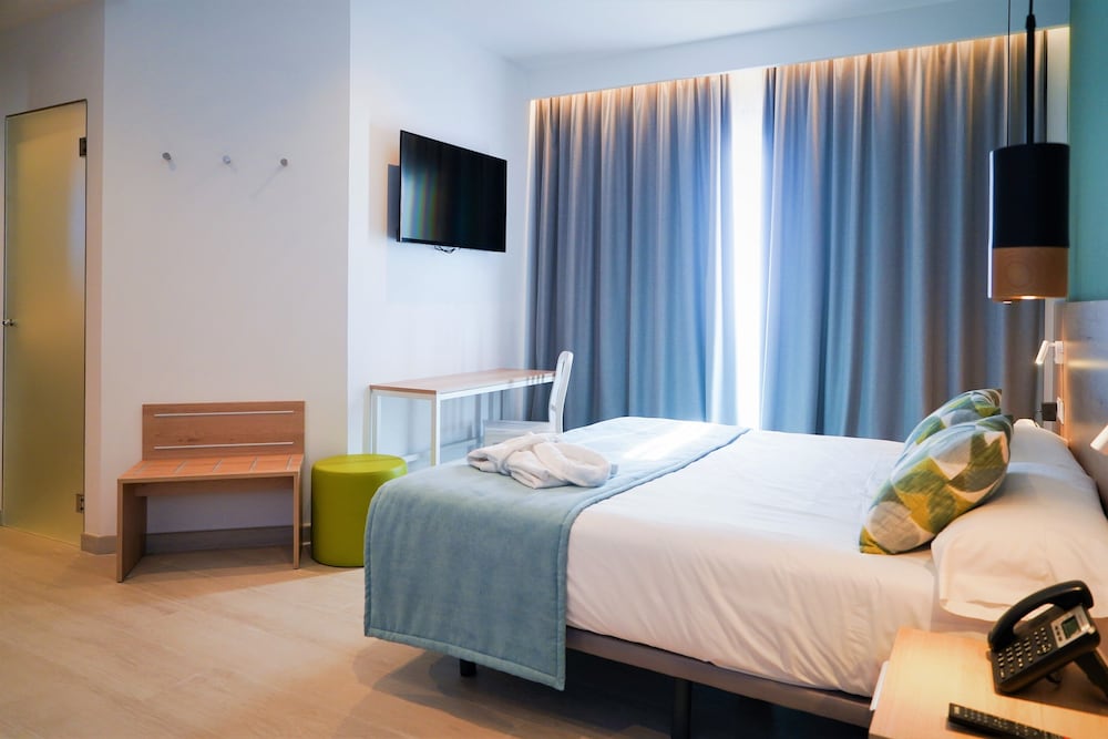 Hotel Seasun Aniram — Hotel rooms in Playa de Palma, Balearic Islands