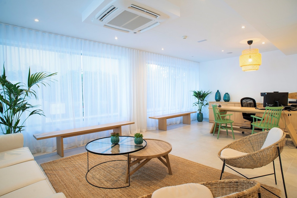 Hotel Seasun Aniram — Hotel rooms in Playa de Palma, Balearic Islands