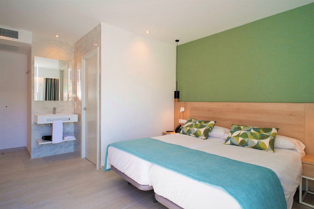 Hotel Seasun Aniram — Hotel rooms in Playa de Palma, Balearic Islands