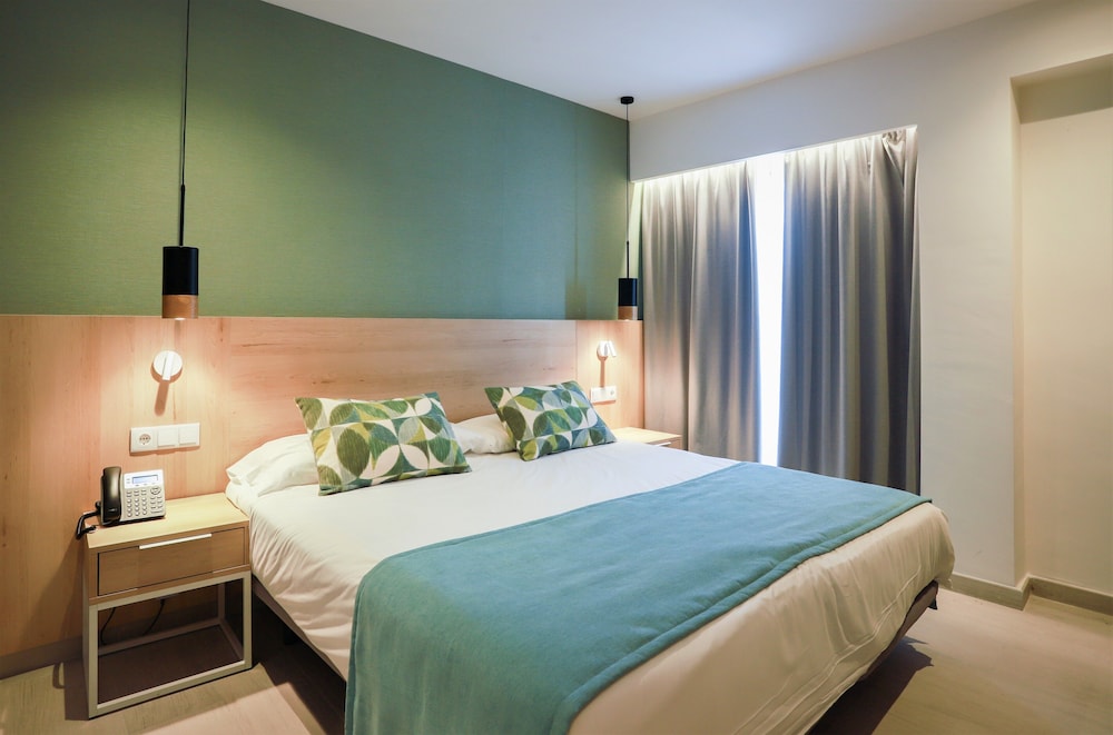Hotel Seasun Aniram — Hotel rooms in Playa de Palma, Balearic Islands