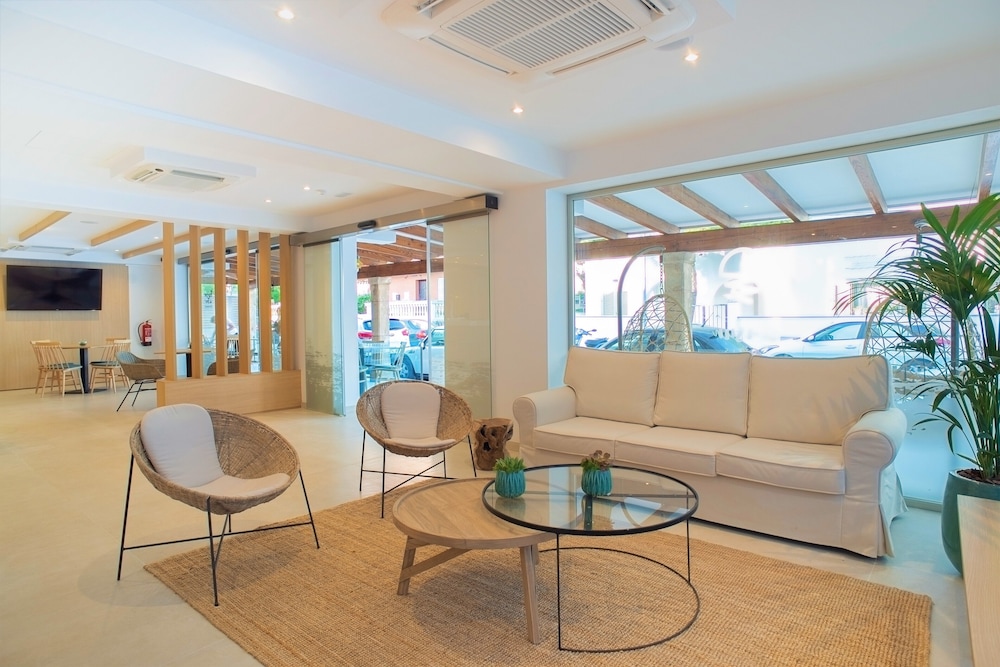 Hotel Seasun Aniram — Hotel rooms in Playa de Palma, Balearic Islands